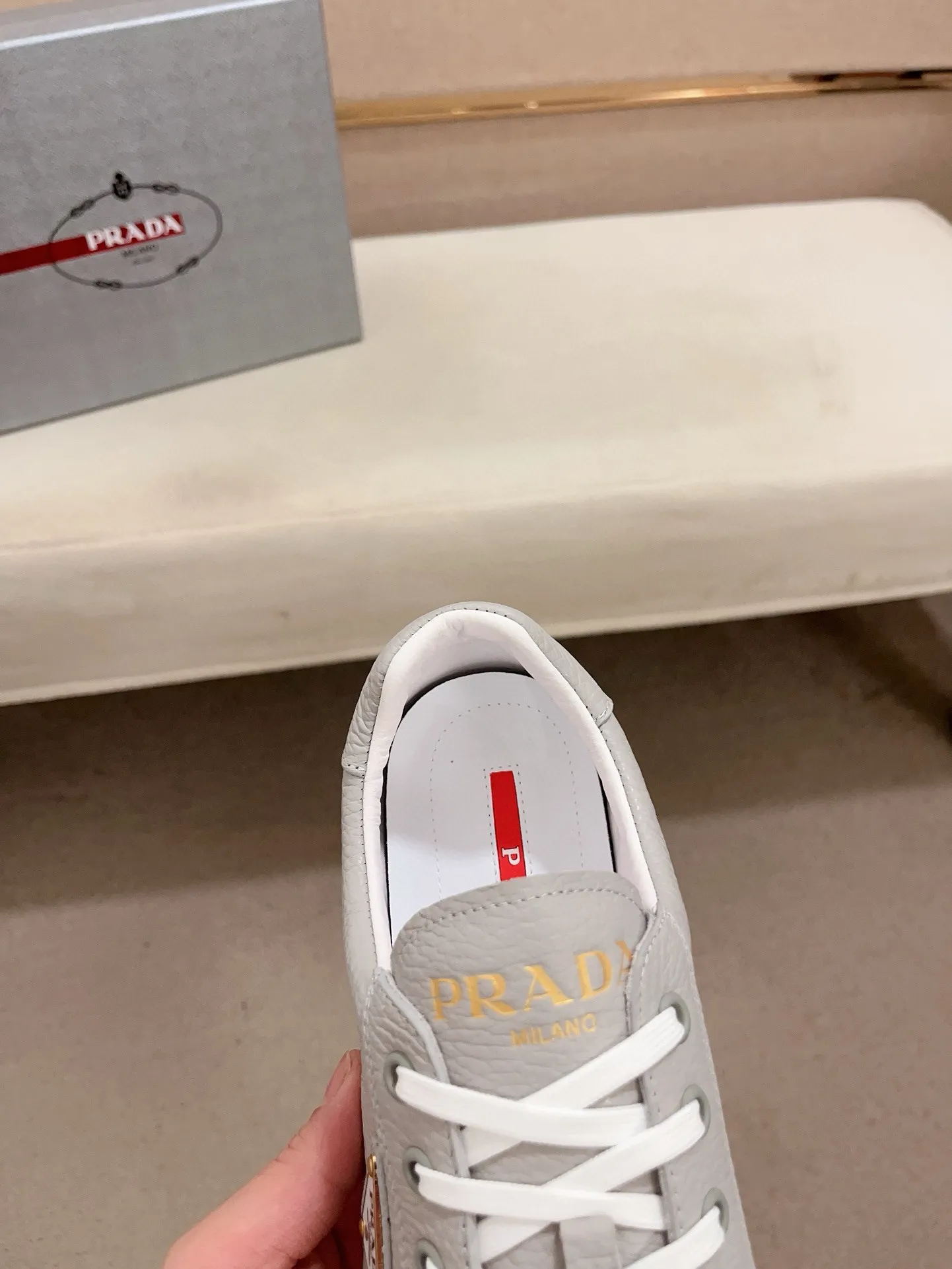 Men's shoes 💰 540💰 ✔️✔️✔️Higher version High-quality new PRADA (Prada) counters are launched at the same time. The new men's shoes and 😘 fabrics are made of high-tech glue-making technology. Lining: Full cowhide lining. 👍🏿 High-end ☄️ air-cushion molded anti-slip rubber outsole, exquisite lines, simple and elegant, comfortable and high-end for leisure travel. Code number: 38 to 44 (45 can be customized and cannot be returned or exchanged)
